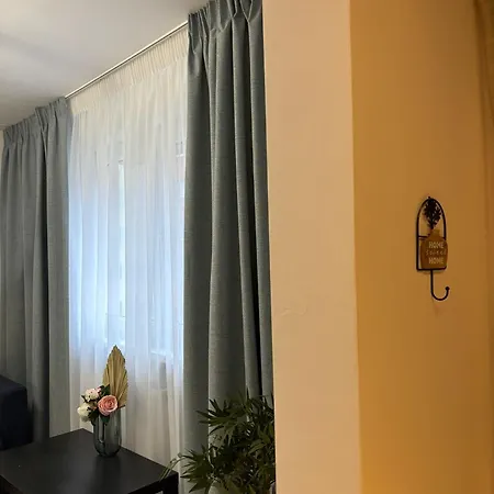 アパート Ben's Cosy In ブカレスト