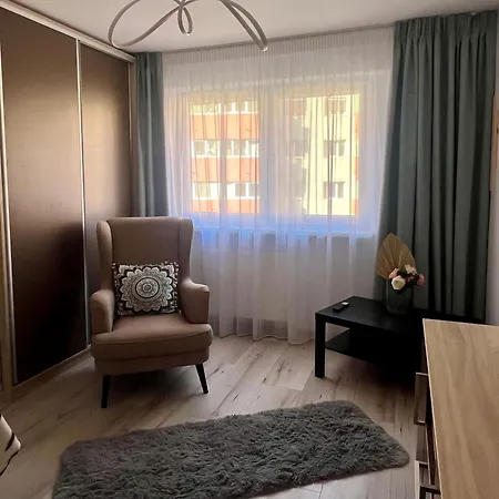 アパート Ben's Cosy In ブカレスト