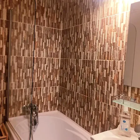 Ben's Cosy In Daire Bükreş