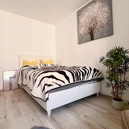 Апартаменти Ben's Cosy In *