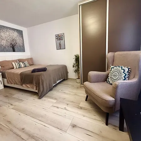 Ben's Cosy In Daire Bükreş