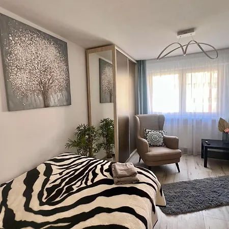 Ben's Cosy In דירה *