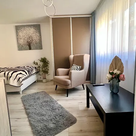 דירה Ben's Cosy In *