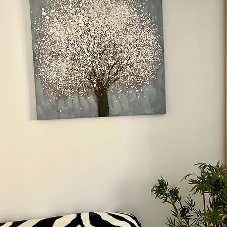 דירה Ben's Cosy In *